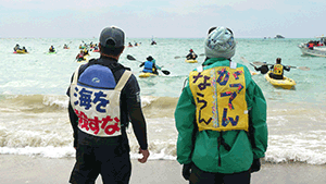 辺野古のカヌー隊